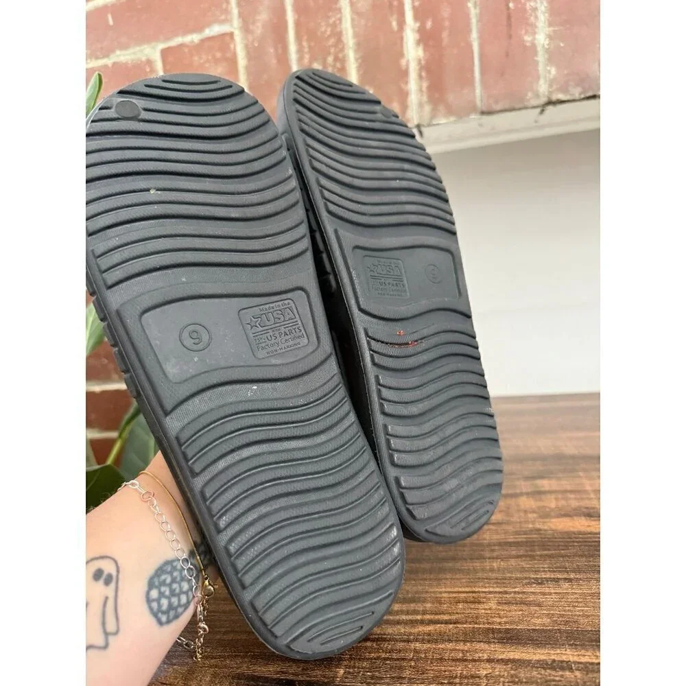 Men’s size 9 black slide slippers